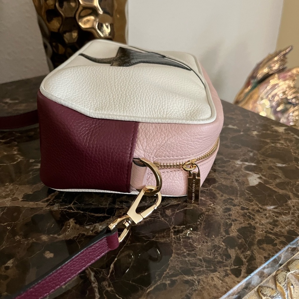 Golden Goose Star Made in Italy Soft-Grain Leather Crossbody Bag. - Picture 4 of 10